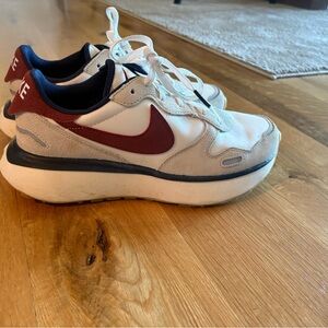 Nike phoenix waffle size 8.5